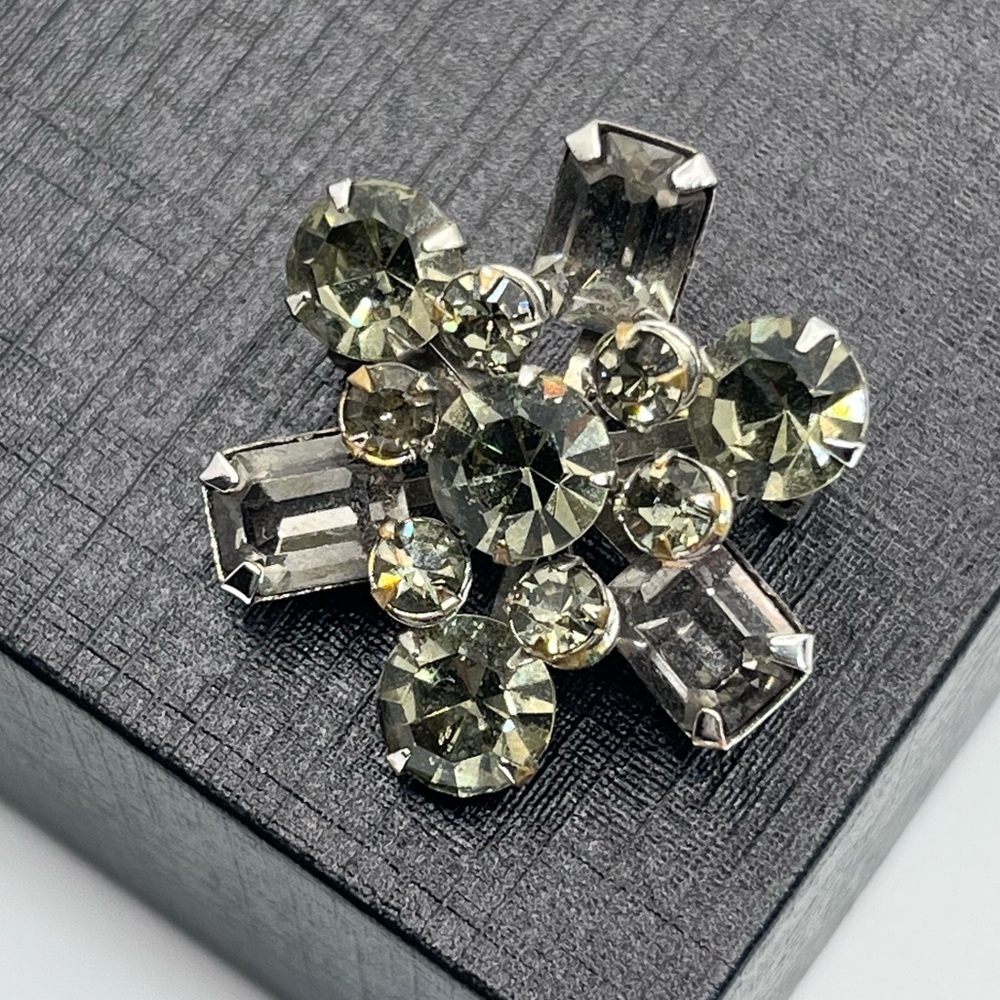 VTG 50's Rivet Layered Snowflake Brooch Scatter Pin 1"